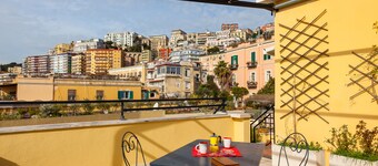 Bright Rooftop by Napoliapartments