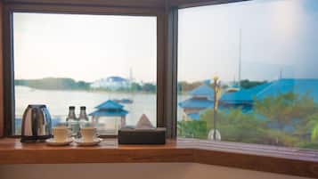 Deluxe Tatami Double (Window) | Iron/ironing board, free WiFi, bed sheets