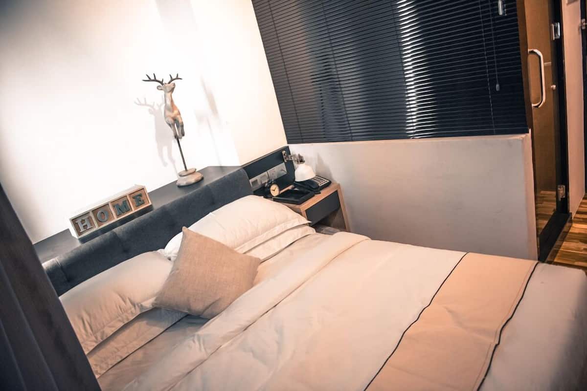 Deluxe Tatami Double (Window) | Iron/ironing board, free WiFi, bed sheets