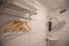 Deluxe Family (Window) | Bathroom - MUO Boutique Hotels (Muar)