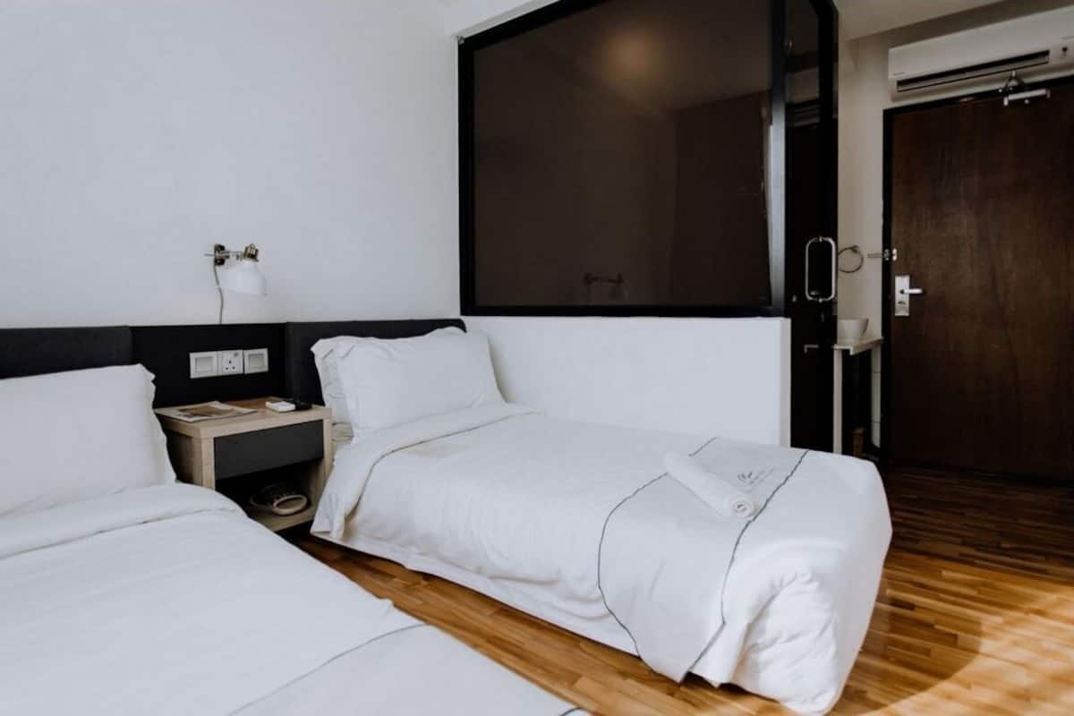 Habitació amb dos llits individuals Deluxe, 2 llits individuals (Tatami with Window) | Planxa i posts de planxar, wifi gratuïta i roba de llit