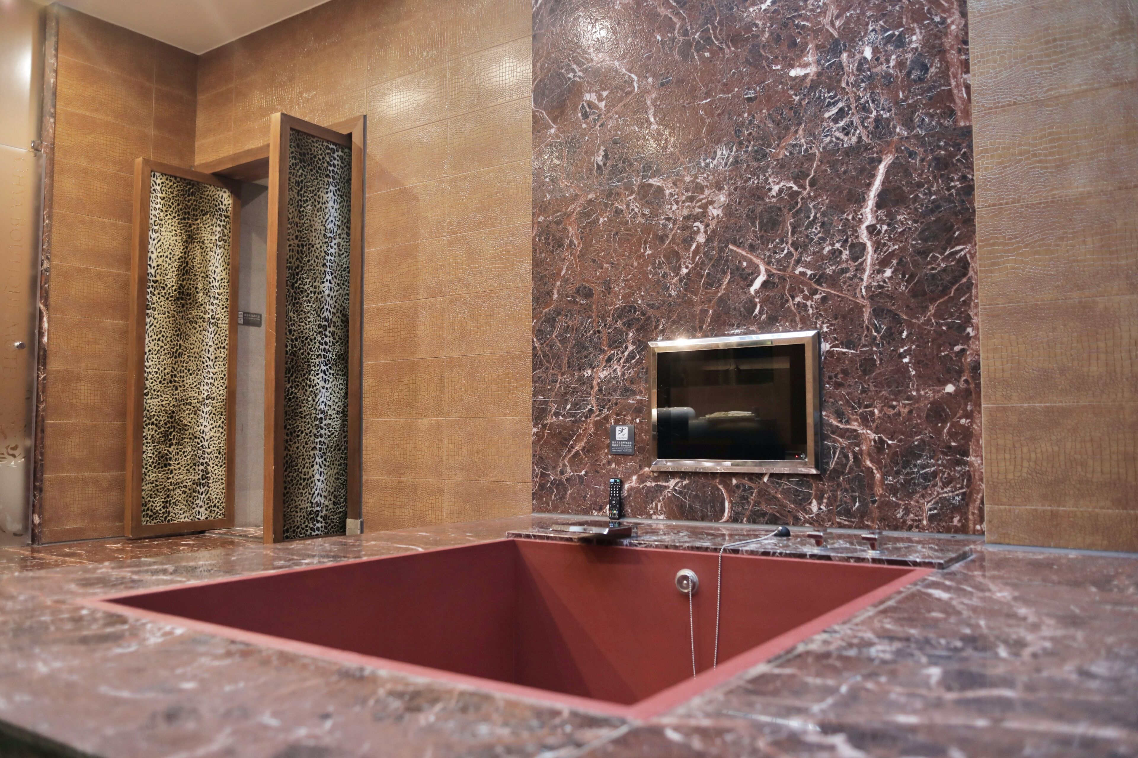 double room (platinum a) | down duvets, minibar, individually decorated, individually furnished