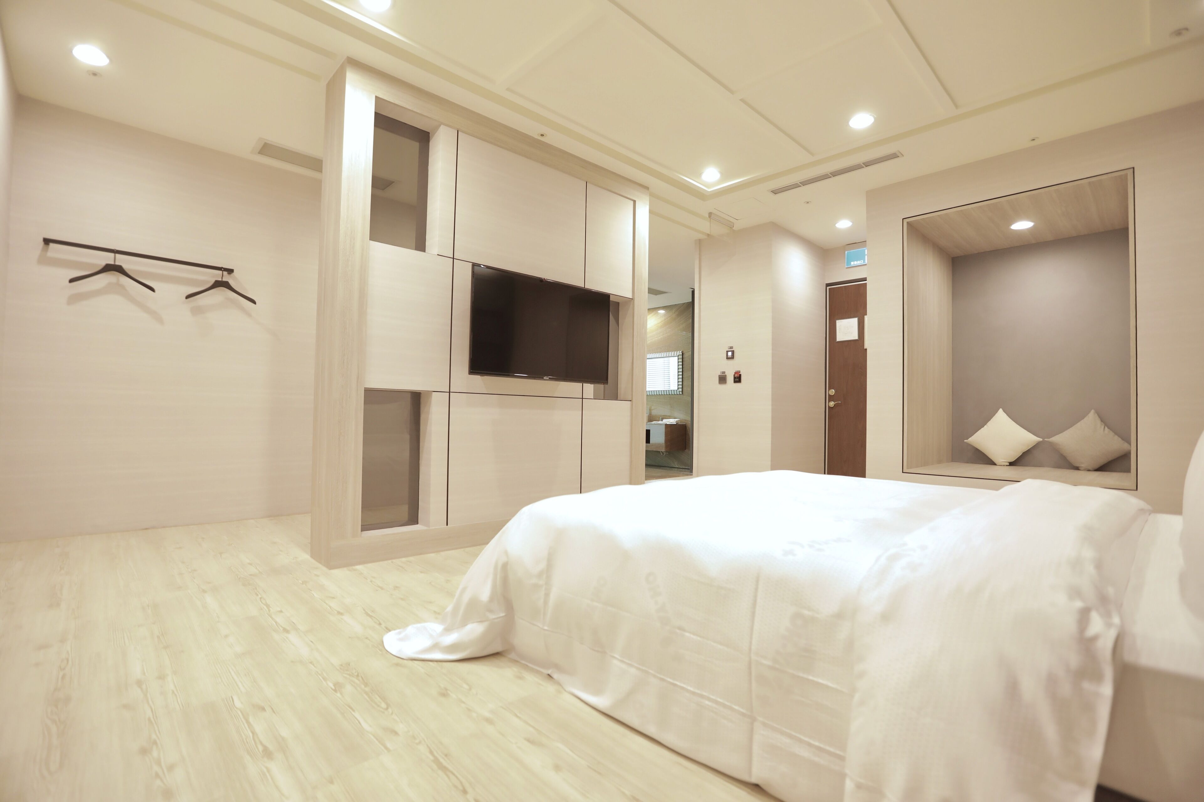 exclusive double room | bathroom shower