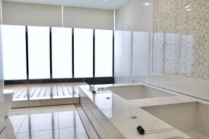 Dubbelrum (Platinum A) | Duntäcken, minibar, individuell inredning och unika möbler