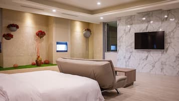 Down duvets, minibar, individually decorated, individually furnished