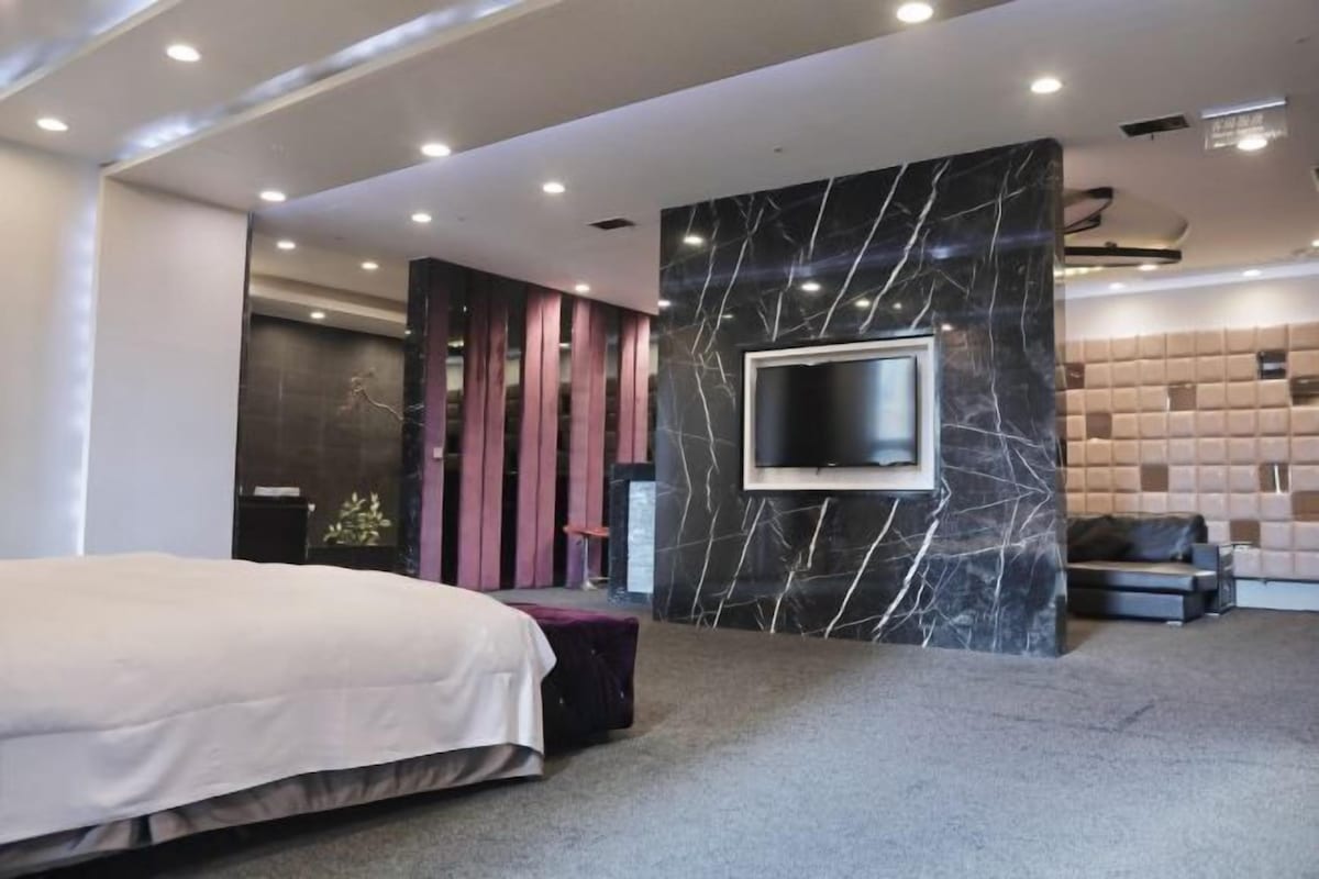 Edredón, minibar, cortinas blackout y insonorización 
