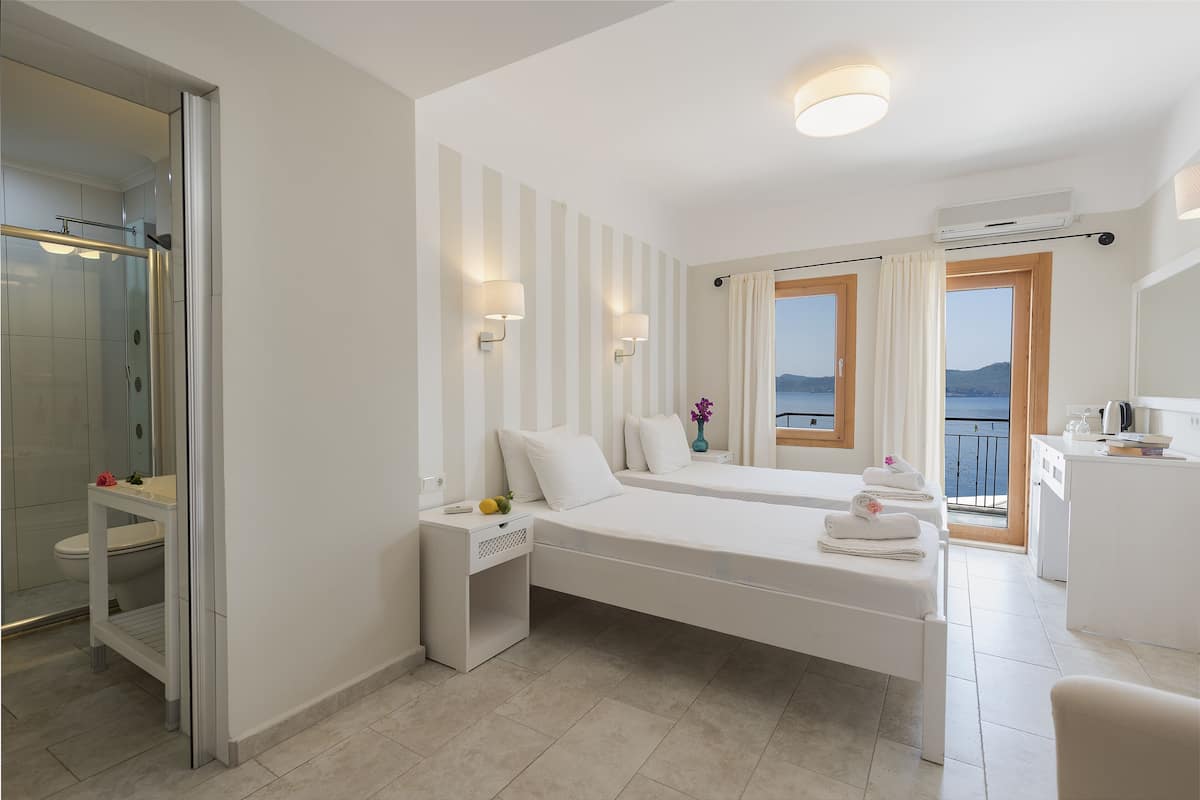 Comfort Twin Room, Sea View | Free minibar items, in-room safe, free WiFi