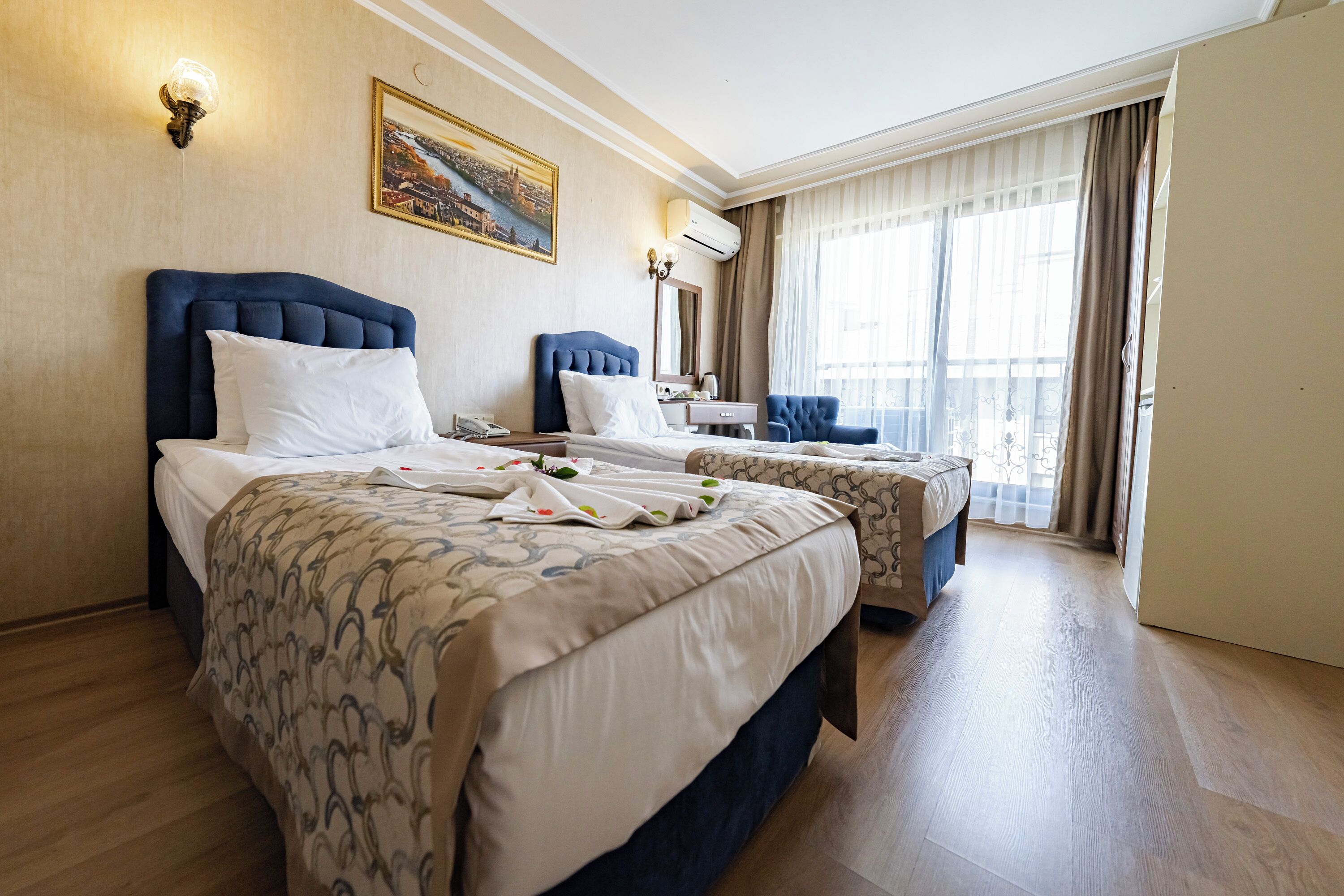 standard twin room, city view | egyptian cotton sheets, premium bedding, in-room safe, desk
