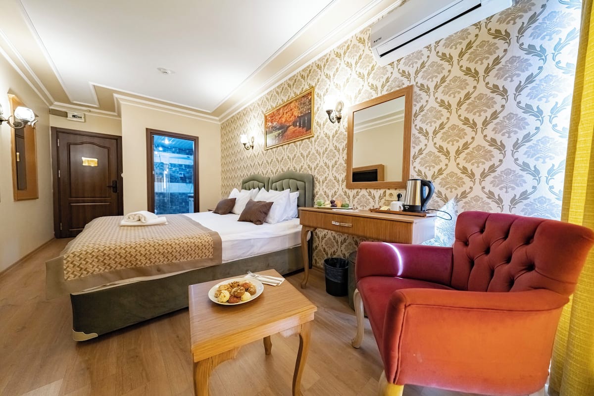 Standaard eenpersoonskamer, uitzicht op stad | Lakens van Egyptisch katoen, luxe beddengoed, een kluis op de kamer