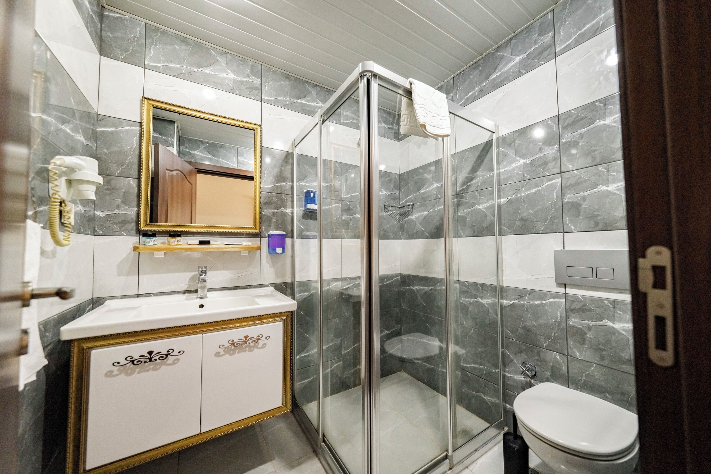 standard double room, city view | bathroom | shower, rainfall showerhead, free toiletries, hair dryer