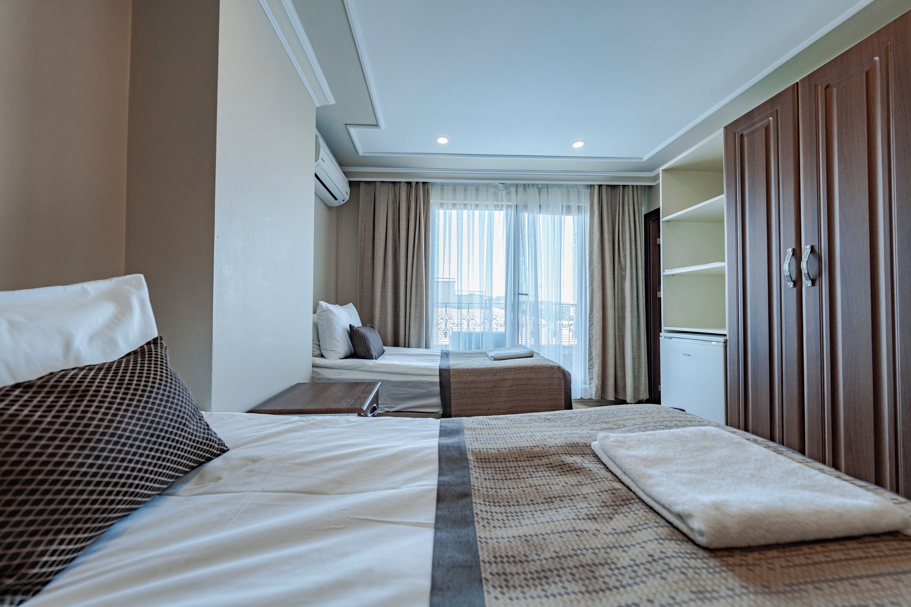 family room, city view | egyptian cotton sheets, premium bedding, in-room safe, desk