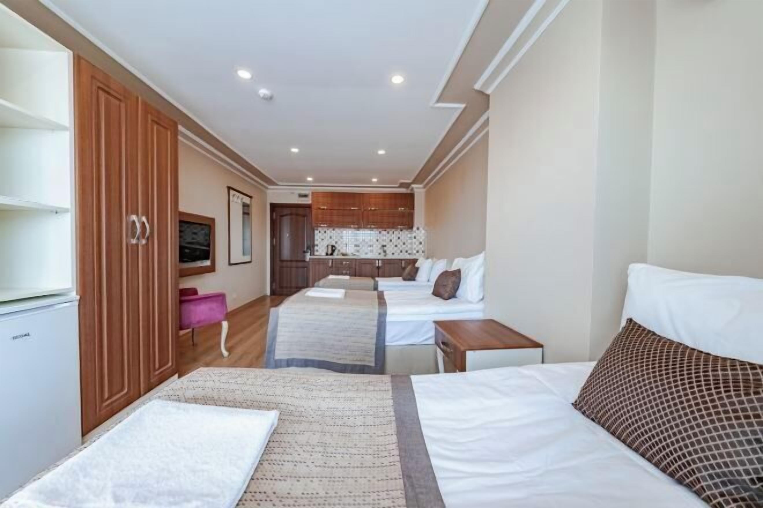 Egyptian cotton sheets, premium bedding, in-room safe, desk