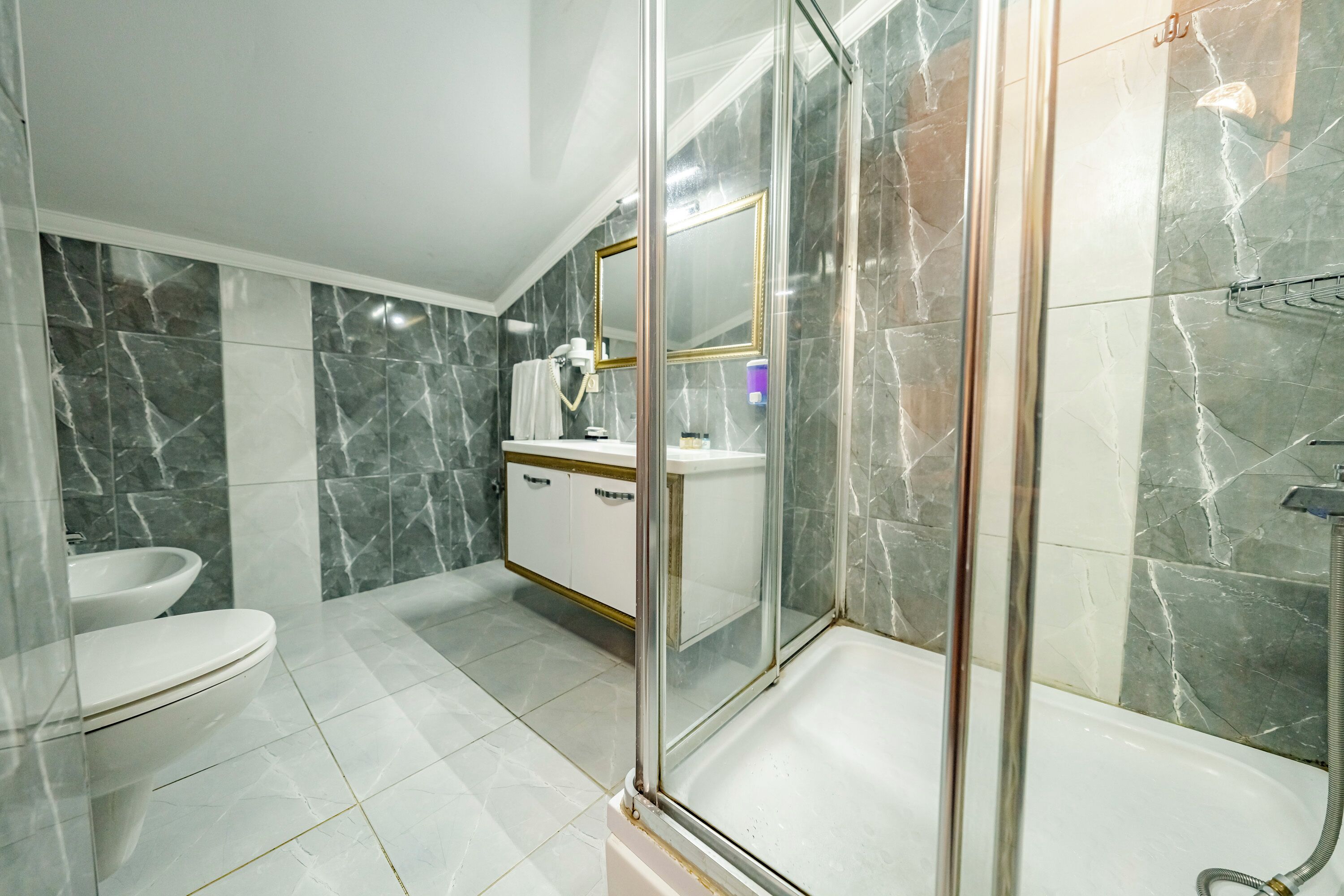family room, city view | bathroom | shower, rainfall showerhead, free toiletries, hair dryer