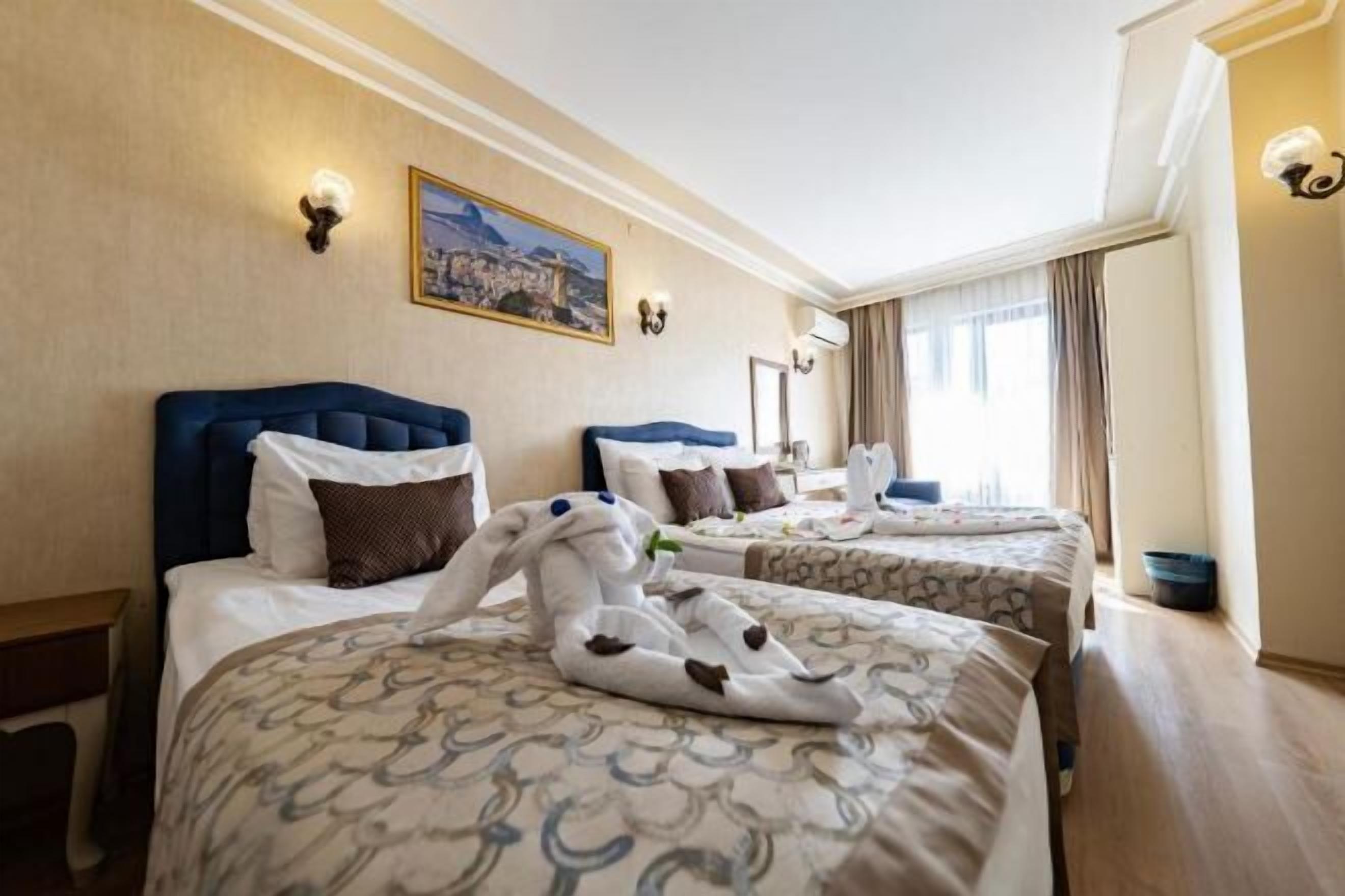 Egyptian cotton sheets, premium bedding, in-room safe, desk