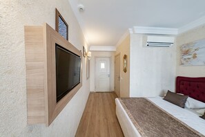 Economy Double Room | Minibar, in-room safe, desk, soundproofing - Konur Hotel (Ankara)
