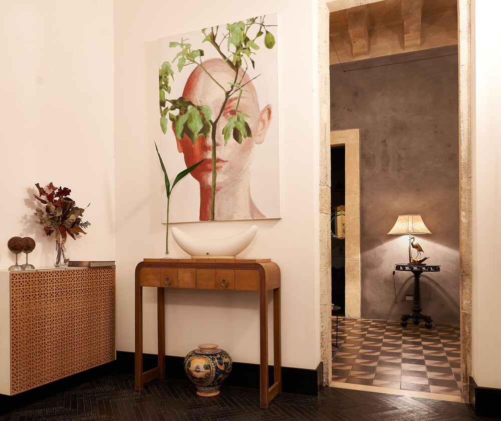 Asmundo Gisira Art of Living Boutique Market by null