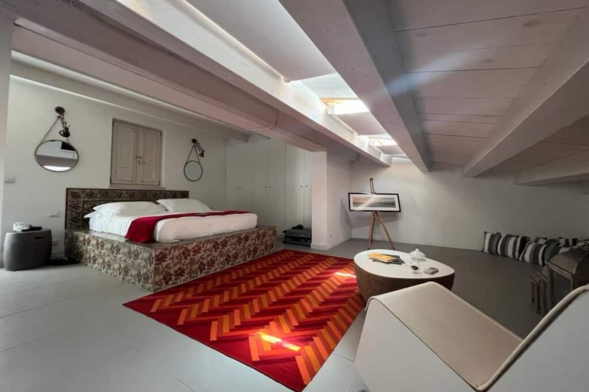 Deluxe Room, Bathtub, City View | 1 bedroom, premium bedding, minibar, in-room safe