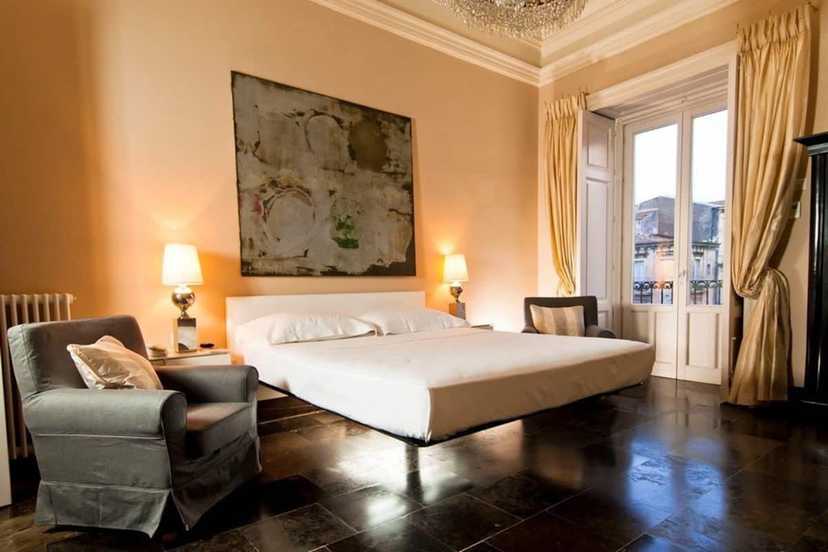 Deluxe Room, 1 King Bed, City View | 1 bedroom, premium bedding, minibar, in-room safe