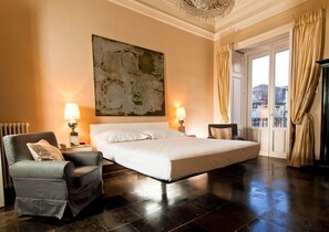 Deluxe Room, 1 King Bed, City View | Premium bedding, minibar, in-room safe, soundproofing - Asmundo di Gisira (Catania)