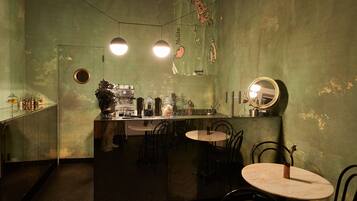 Bar (in der Unterkunft)