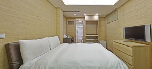 Habitación triple clásica | Escritorio, cortinas opacas, wifi gratis