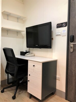 Economy Single Room | Business center dalam bilik