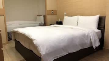 Habitación triple clásica | Escritorio, cortinas blackout y wifi gratis