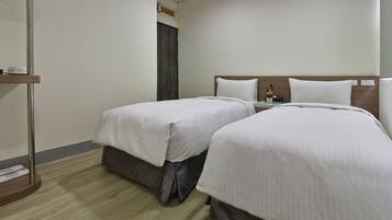 Standard Twin Room | Desk, blackout drapes, free WiFi