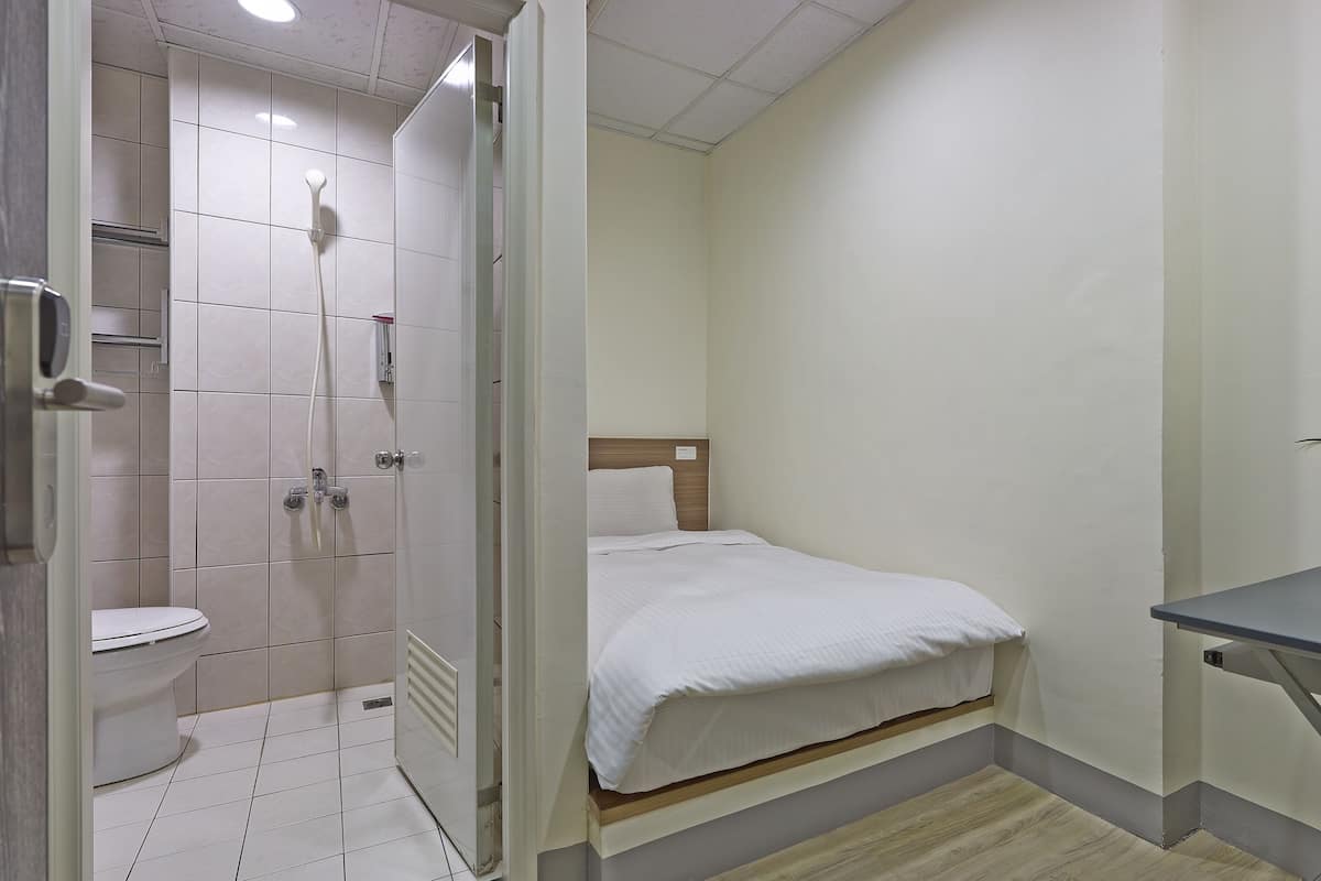 Chambre simple économique | Bureau, rideaux d’obscurcissement, accès au Wi-Fi (inclus)
