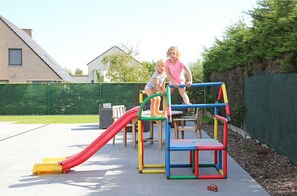 儿童活动区 - 室外