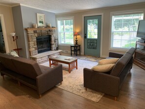 Deluxe Cottage, 3 Bedrooms, Jetted Tub (Creekside) - Pets Allowed