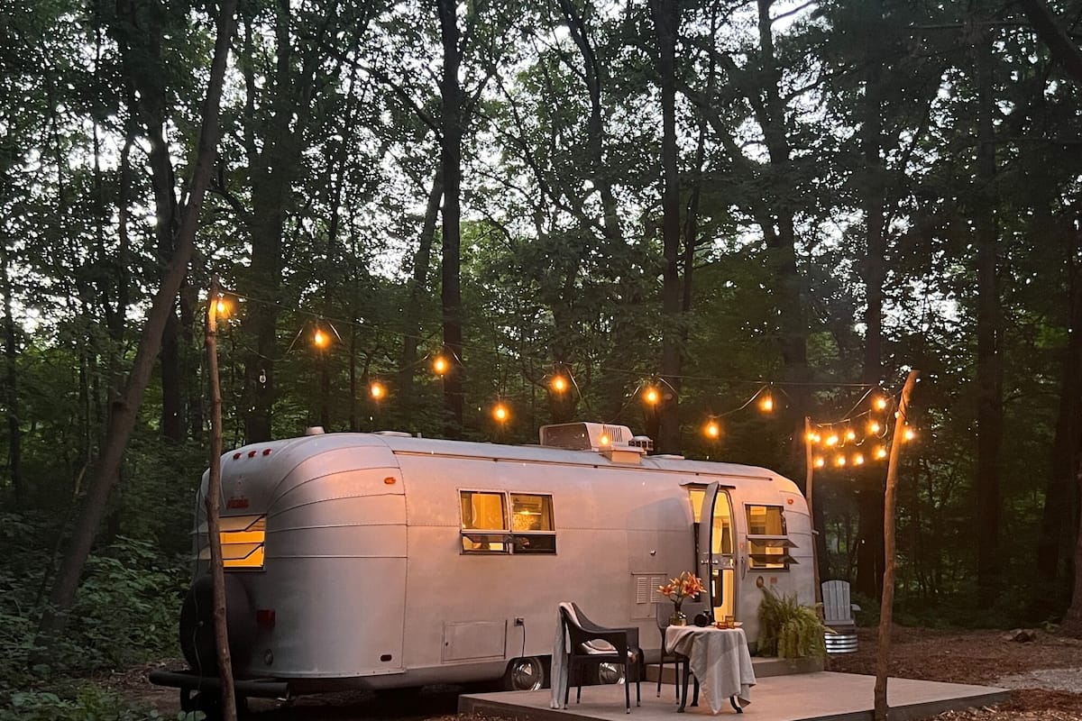 Vintage Camper, 2 Twins - Fauna - Pets Allowed | 1 bedroom, premium bedding, pillowtop beds, individually decorated