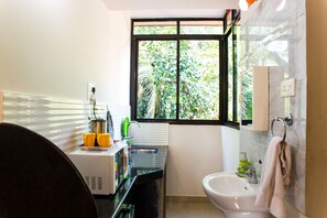 Premium Twin Room, 2 Single Beds, Garden View, Garden Area | Private kitchenette | Fridge, microwave, coffee/tea maker, electric kettle
