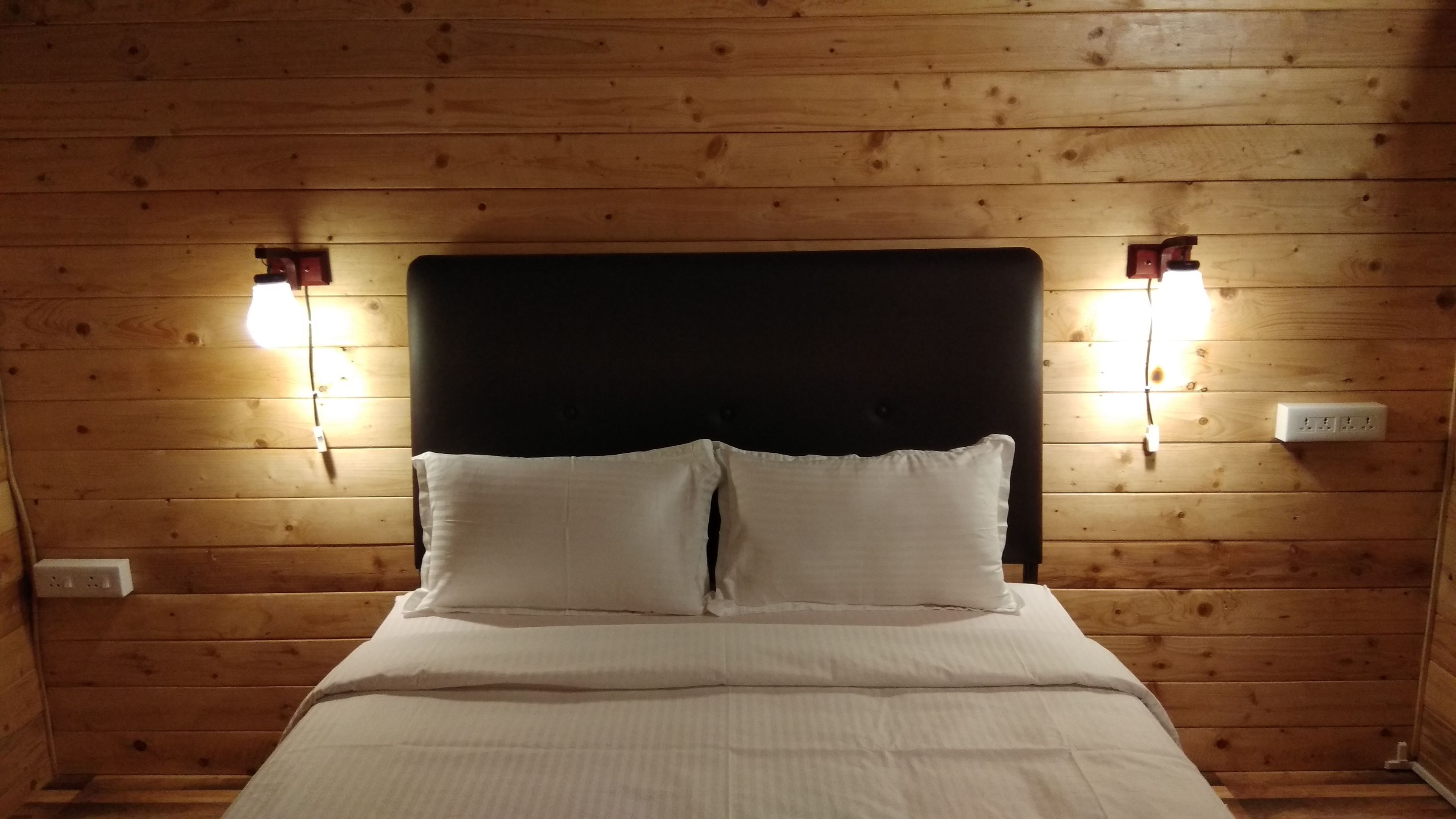 Basic Cottage, 1 Double Bed, Pool View | Minibar, in-room safe, desk, rollaway beds