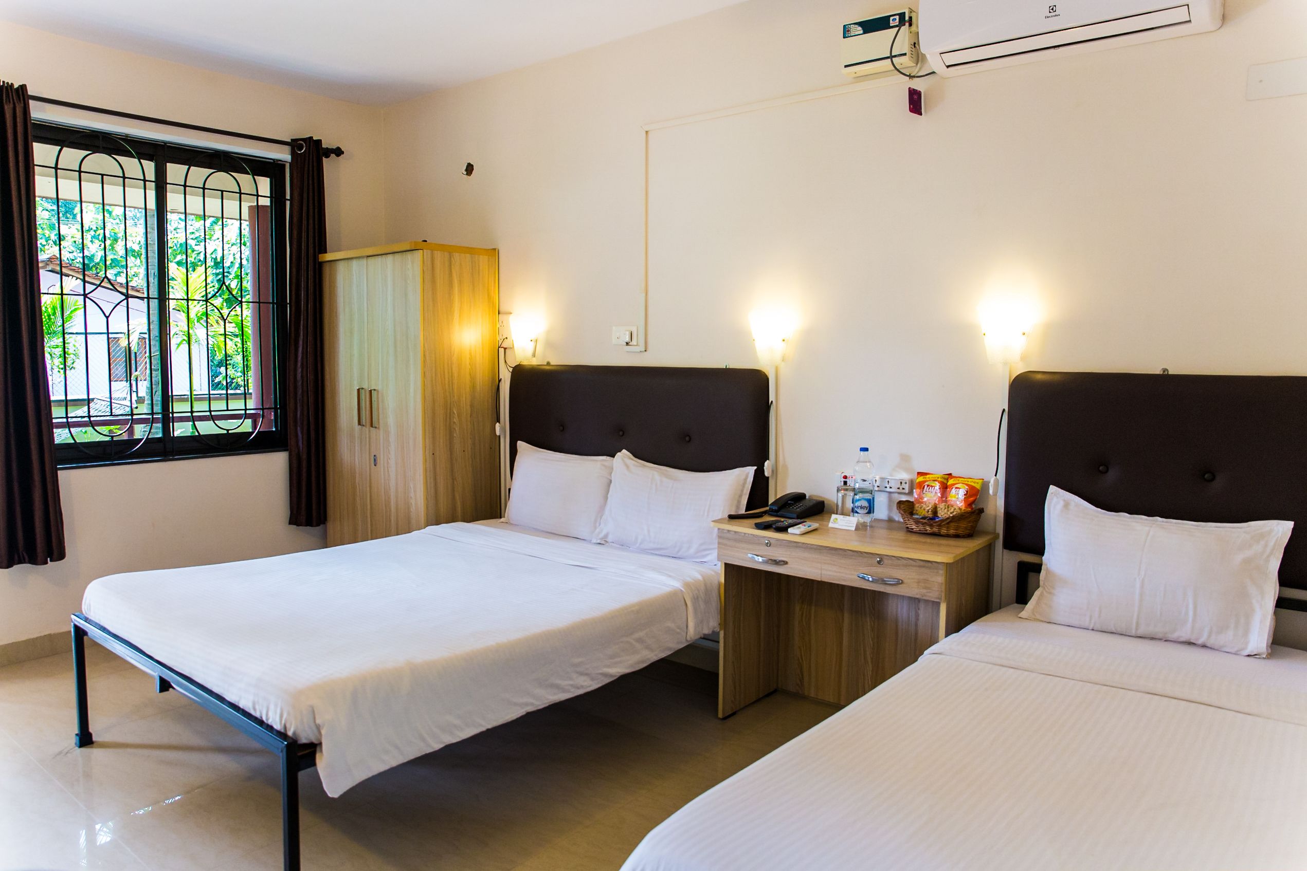 Deluxe Double Room, 1 Double Bed, Garden View, Garden Area | Minibar, in-room safe, desk, rollaway beds