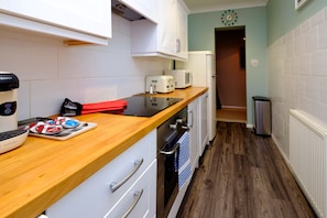 Fridge, microwave, oven, dishwasher - Brighton Rock Apartment (Brighton)