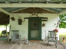 Lavender Cottage: on the farm once owned by Jack Daniel's Brother | View from room
