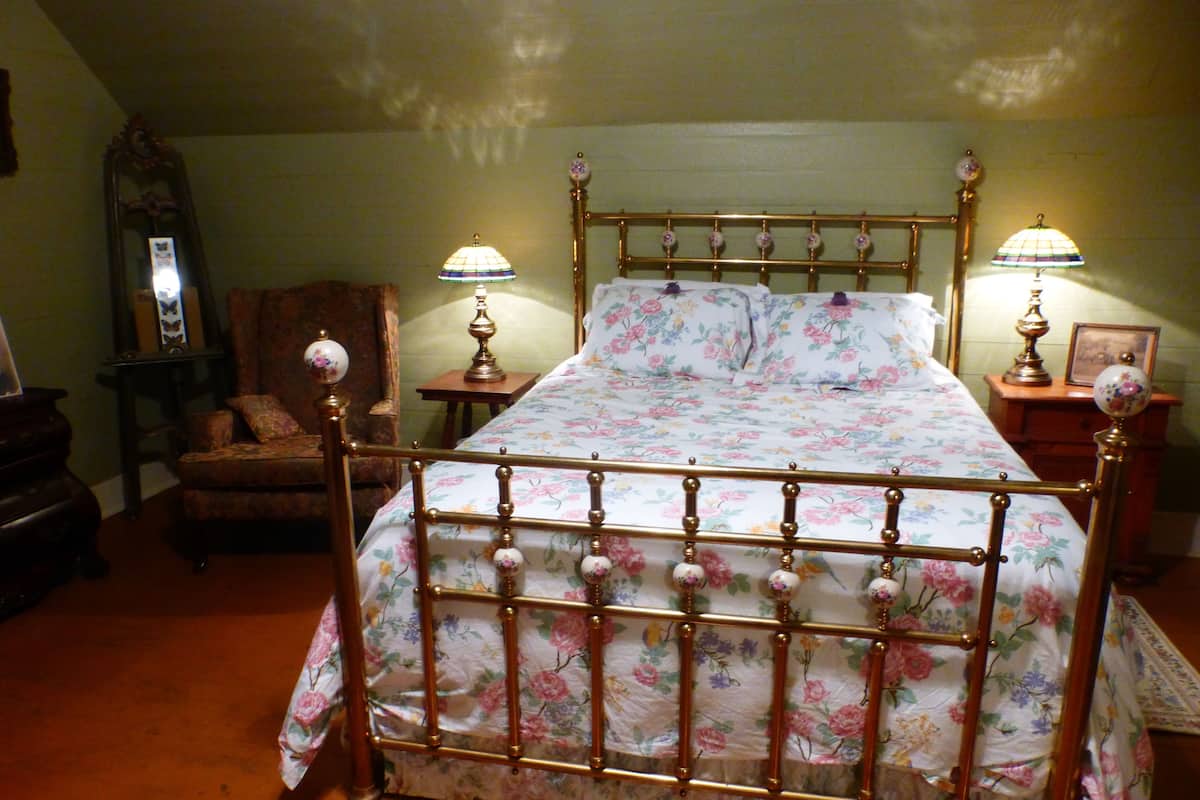 Family Double Room | Egyptian cotton sheets, premium bedding, memory-foam beds, desk