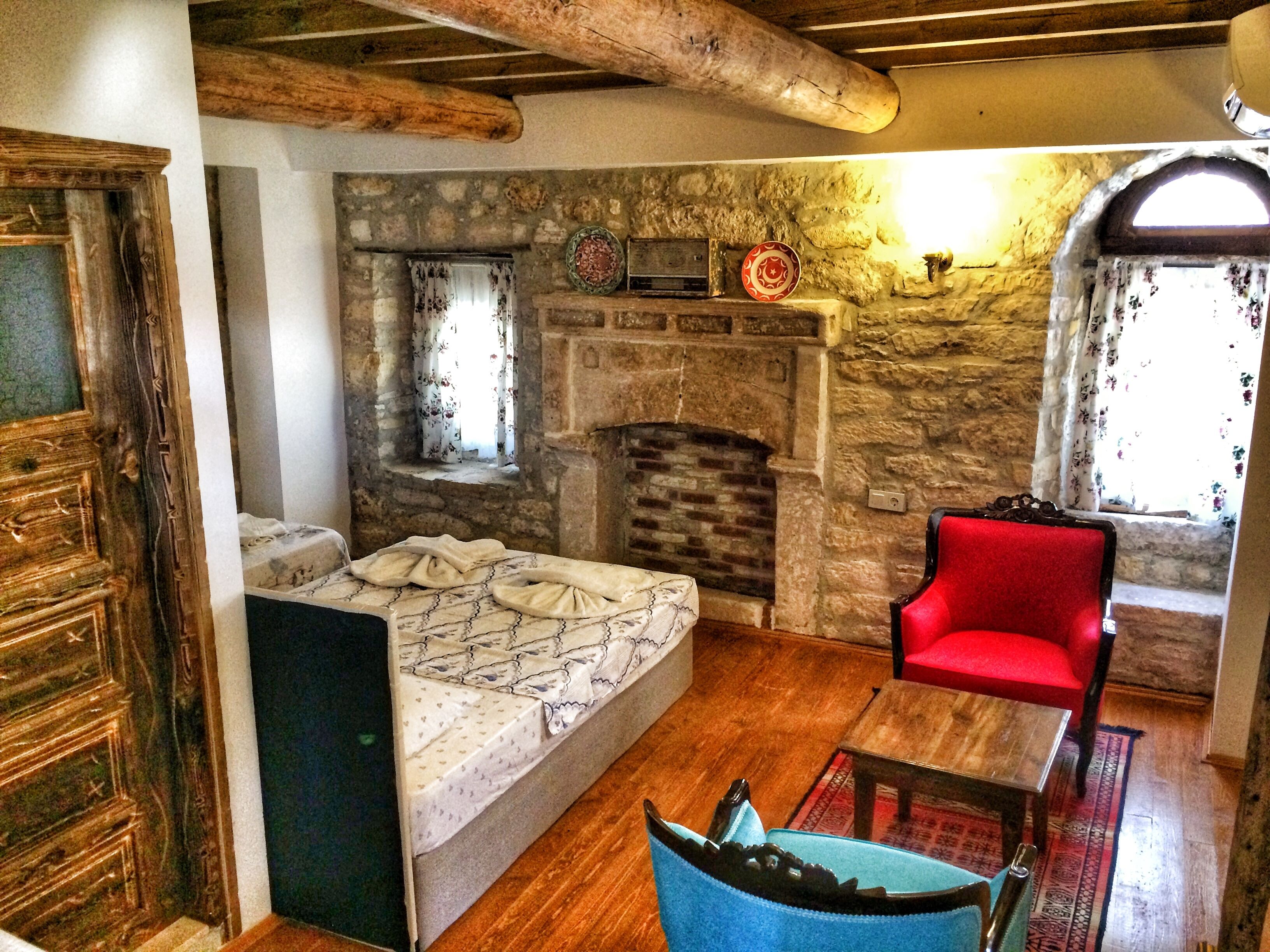 deluxe triple room | desk, blackout curtains, soundproofing, free wifi