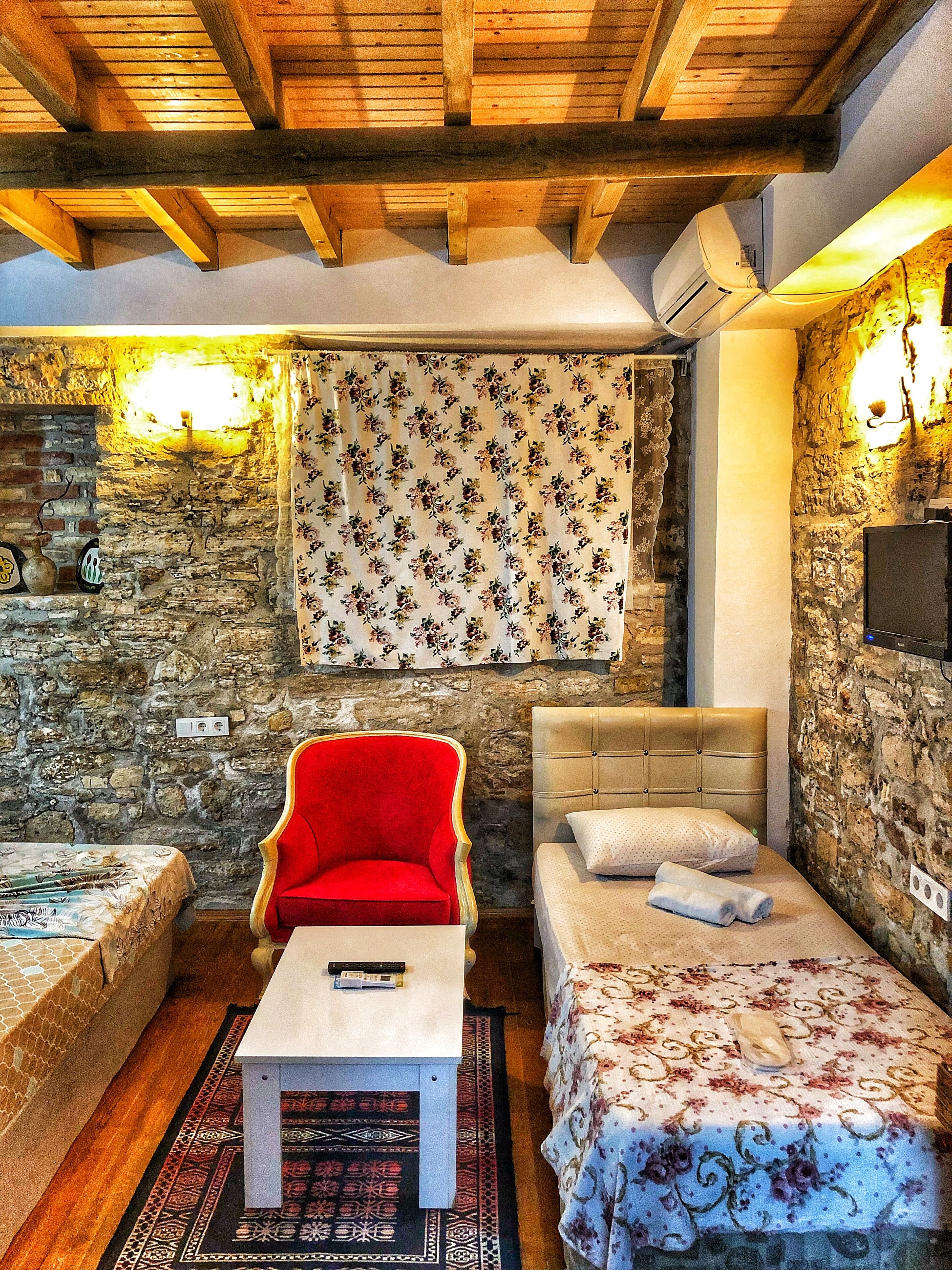 deluxe quadruple room | desk, blackout curtains, soundproofing, free wifi