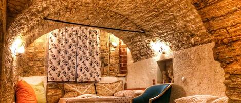 Deluxe Dört Kişilik Oda | Masa, güneşlik/perde, ses yalıtımı, ücretsiz kablosuz İnternet