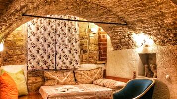 Quarto quádruplo luxo | Escrivaninha, cortinas blackout, quartos à prova de som