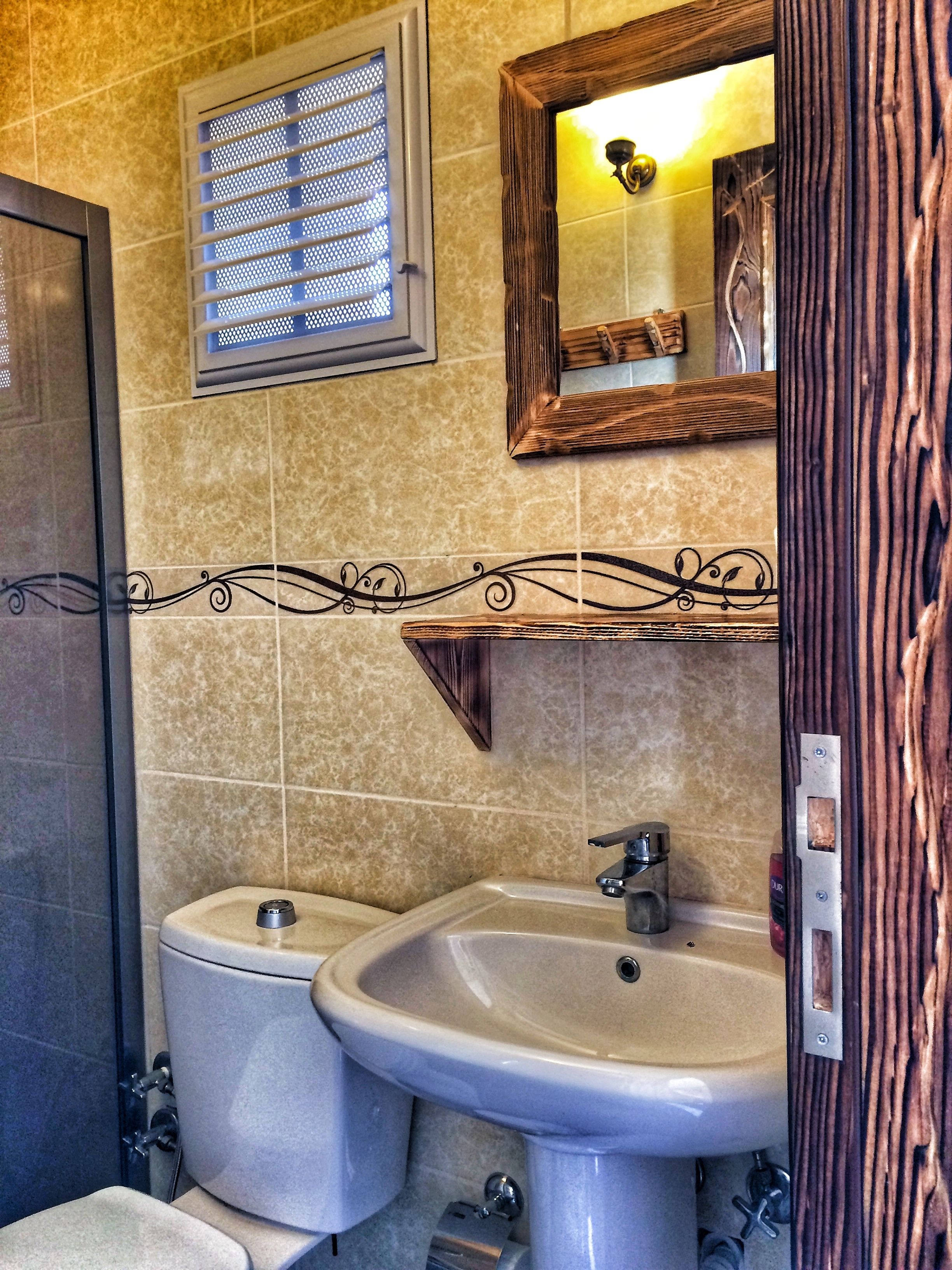 deluxe double room | bathroom | shower, free toiletries, hair dryer, slippers