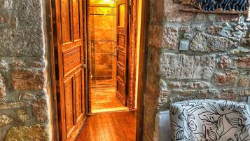 Quarto quádruplo luxo | Escrivaninha, cortinas blackout, quartos à prova de som