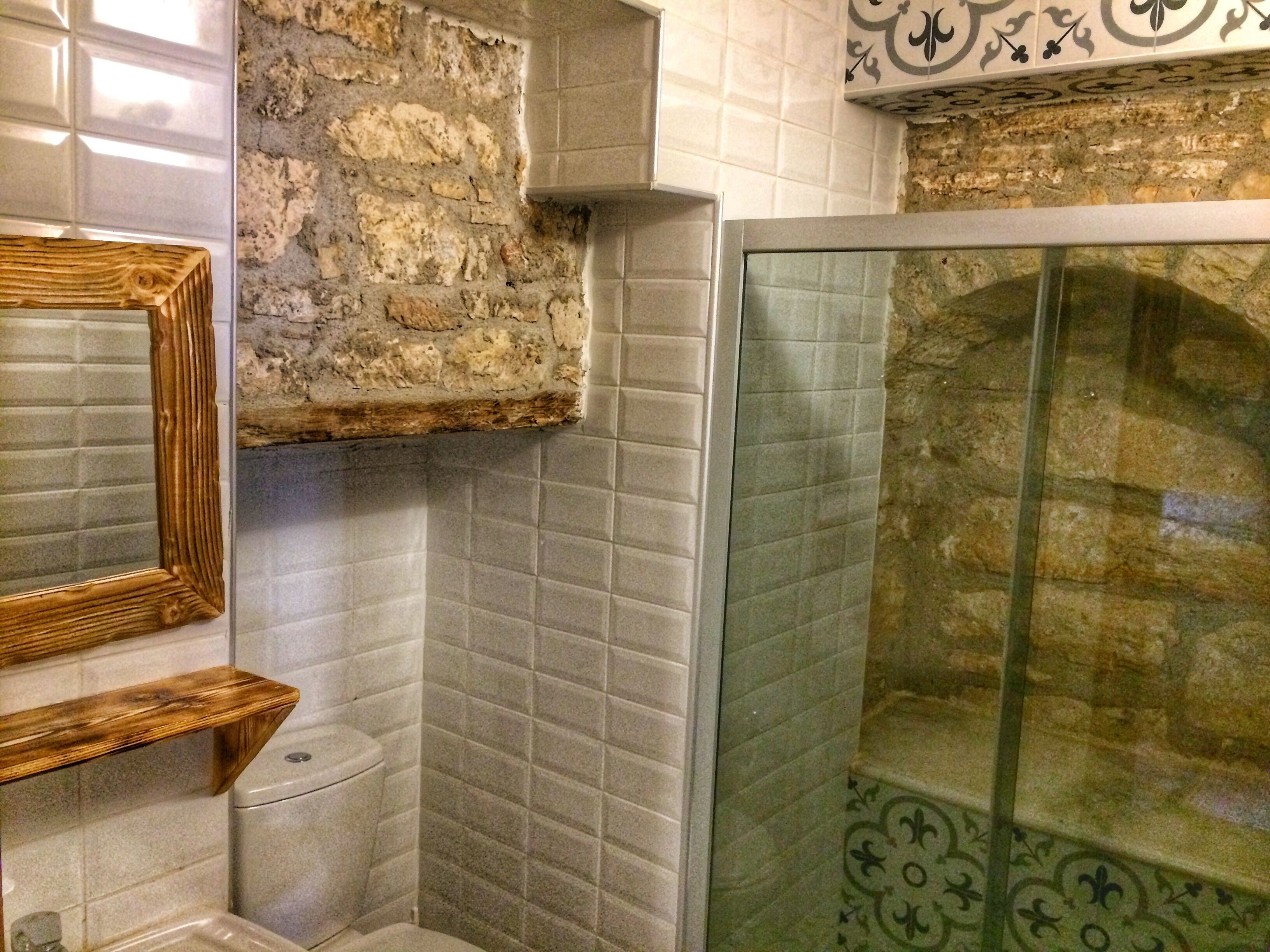 deluxe triple room | bathroom | shower, free toiletries, hair dryer, slippers