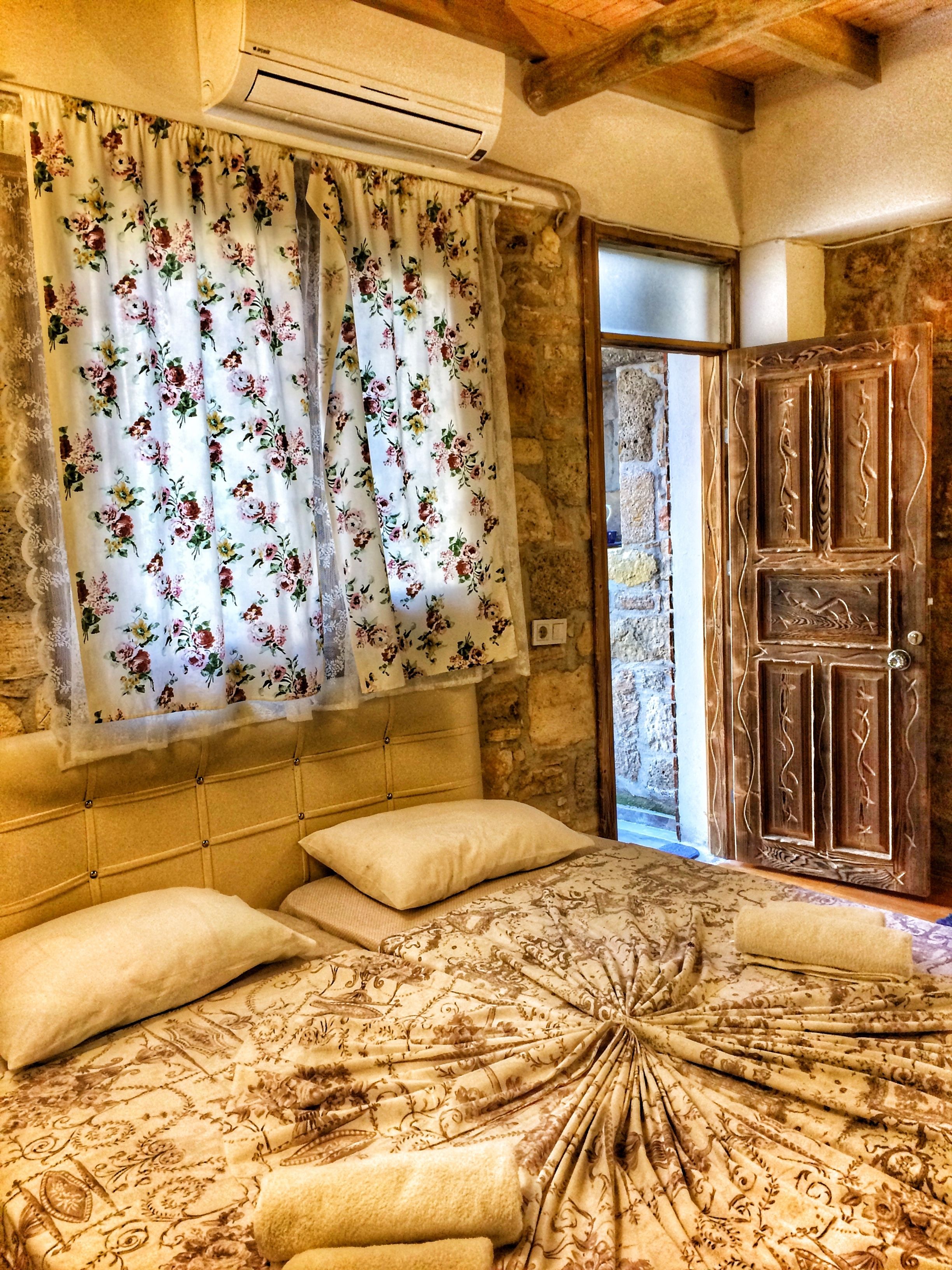 deluxe quadruple room | desk, blackout curtains, soundproofing, free wifi