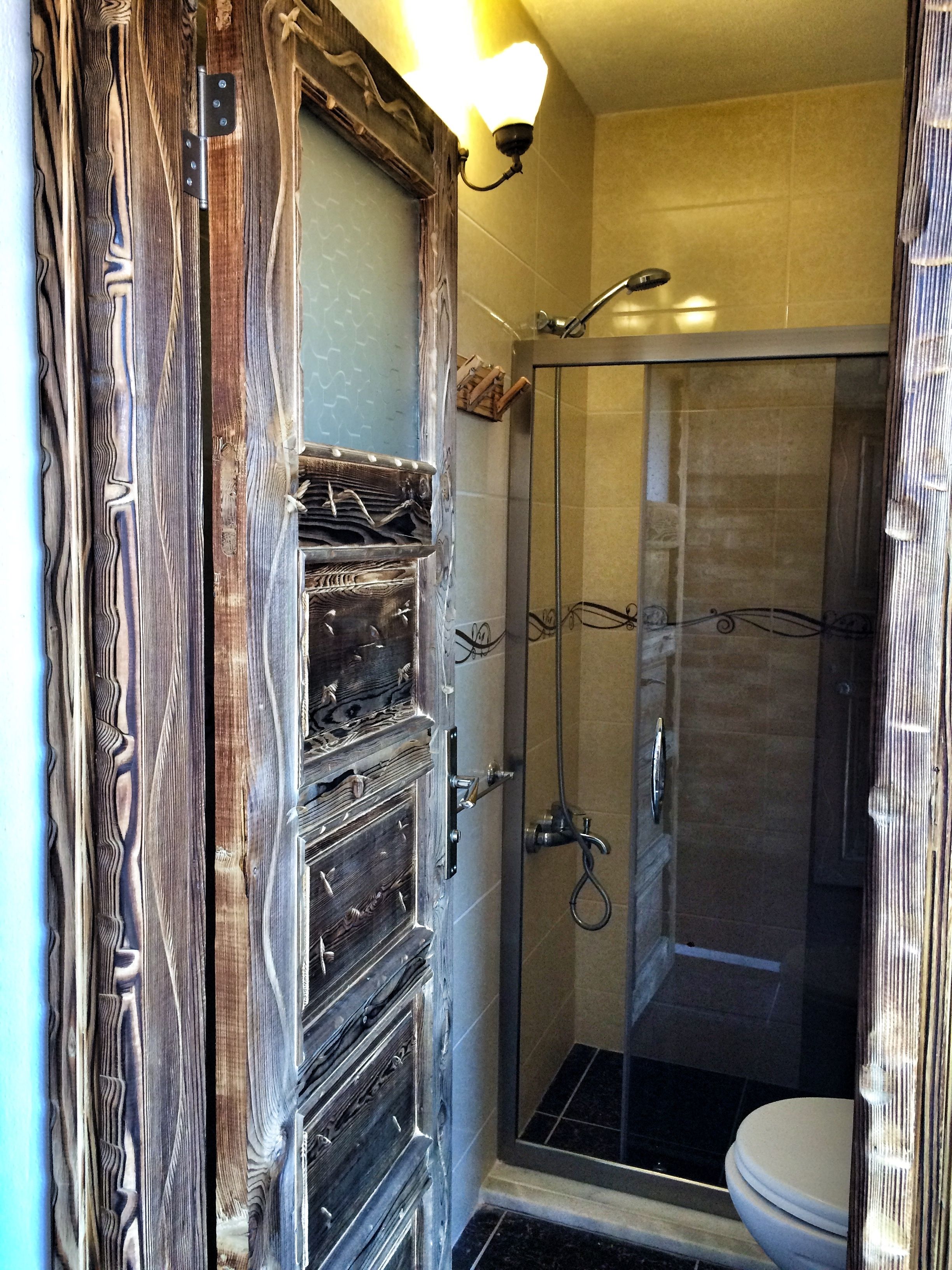 deluxe double room | bathroom | shower, free toiletries, hair dryer, slippers