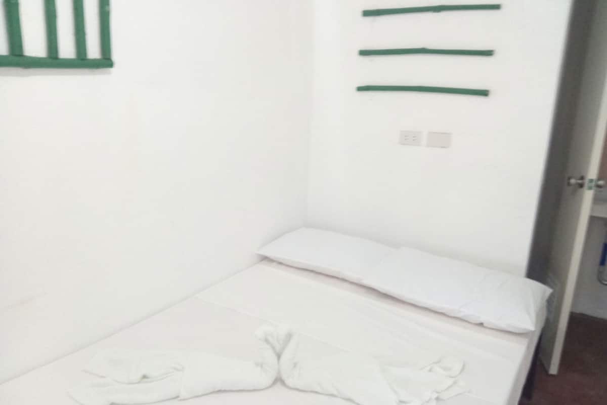 Schreibtisch, schallisolierte Zimmer