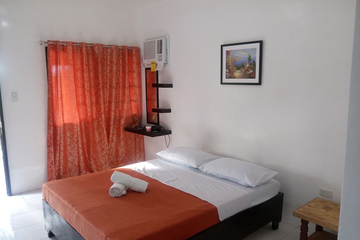 Schreibtisch, schallisolierte Zimmer