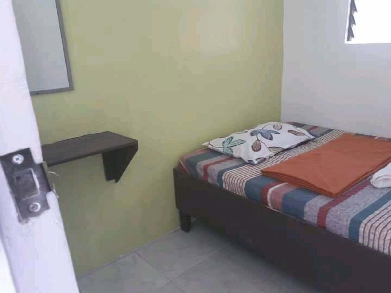 โต๊ะทำงาน, ห้องเก็บเสียง